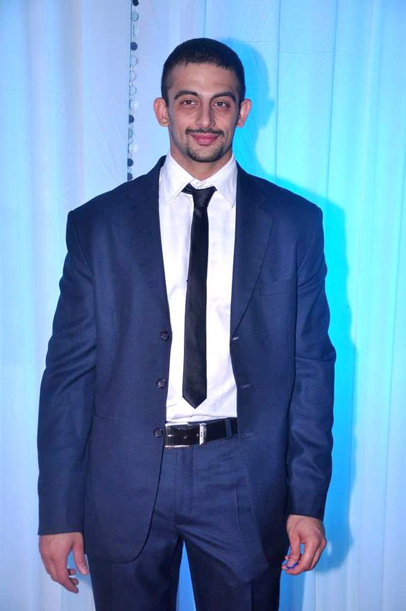 Interpersoonlijk huis ondeugd Top 7 Tallest Bollywood Actor Height in 2021 You May Know |  listofinformation